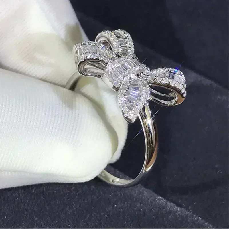 Luxury Lifestyle Jewelry - Anillos Huitan con Gran Lazo y
